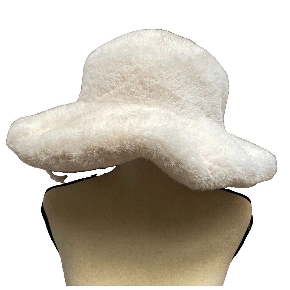 NWT Urban Outfitters White Fuzzy Bucket Hat Faux Fur Plush Soft Y2K Cozy Soft